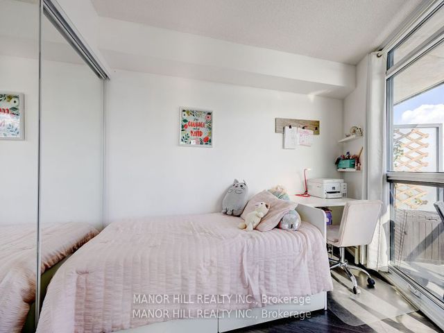 807 - 30 Gibbs Rd