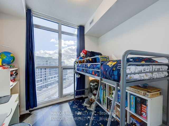 807 - 30 Gibbs Rd