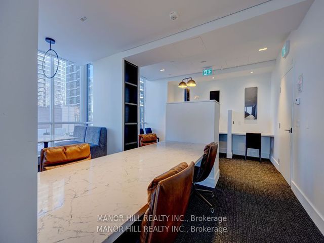807 - 30 Gibbs Rd