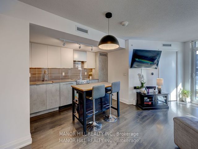 807 - 30 Gibbs Rd