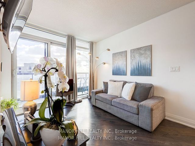 807 - 30 Gibbs Rd
