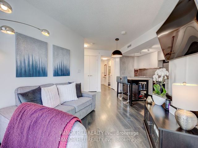 807 - 30 Gibbs Rd
