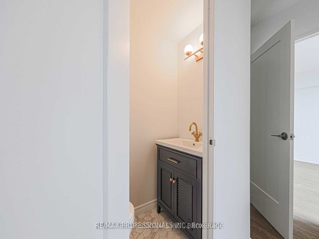 510 - 35 Ormskirk Ave