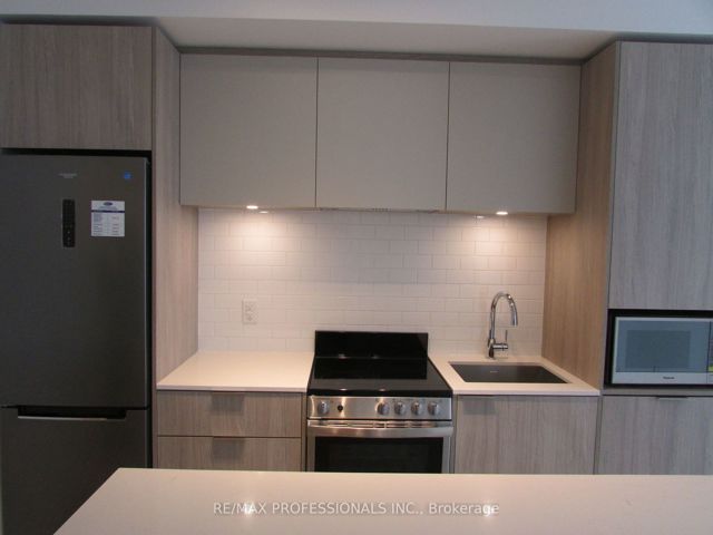 705 - 70 Annie Craig Dr