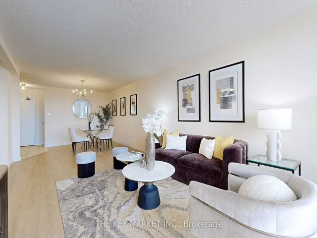 706 - 812 Burnhamthorpe Rd