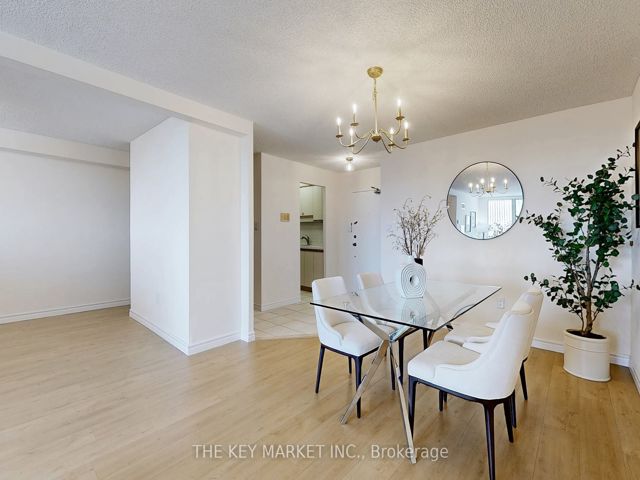 706 - 812 Burnhamthorpe Rd