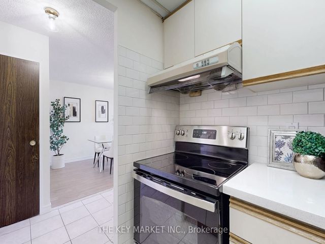 706 - 812 Burnhamthorpe Rd