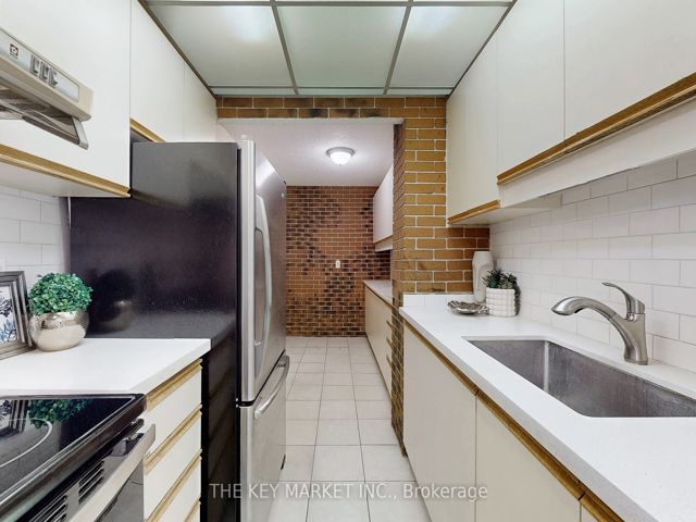706 - 812 Burnhamthorpe Rd