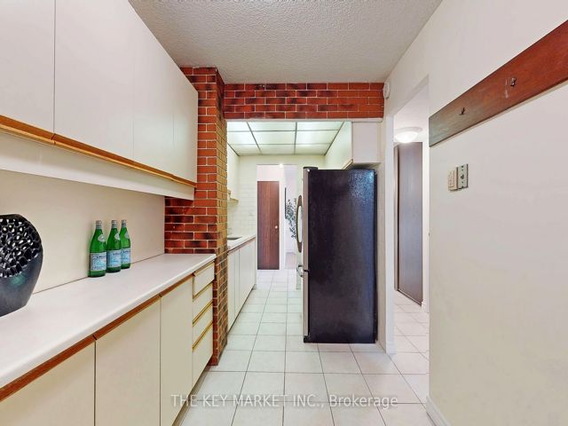 706 - 812 Burnhamthorpe Rd