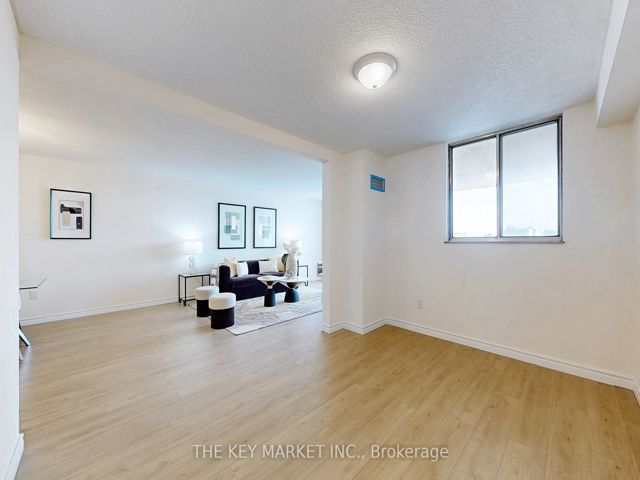 706 - 812 Burnhamthorpe Rd