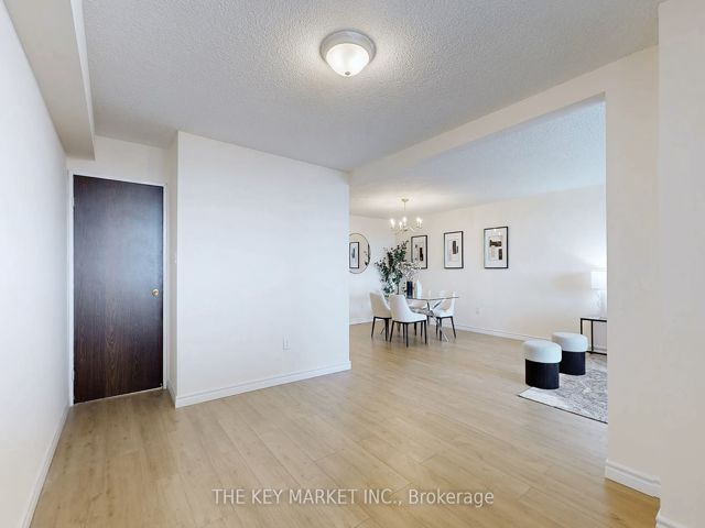 706 - 812 Burnhamthorpe Rd