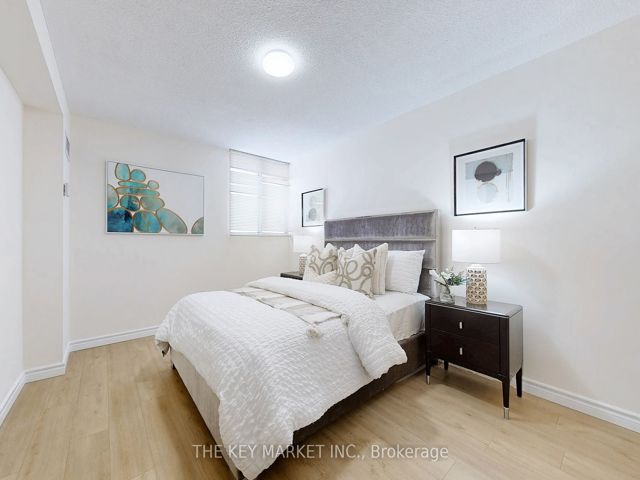 706 - 812 Burnhamthorpe Rd