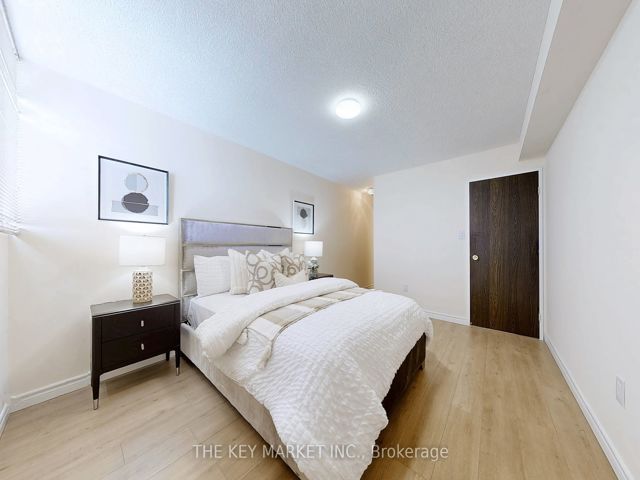 706 - 812 Burnhamthorpe Rd