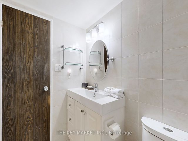 706 - 812 Burnhamthorpe Rd