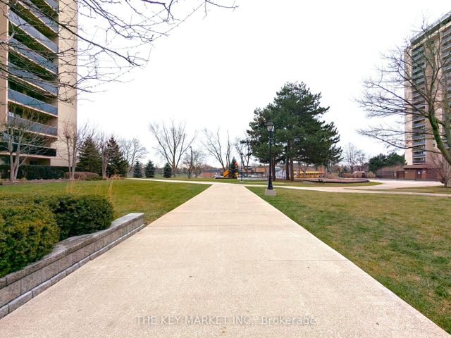 706 - 812 Burnhamthorpe Rd