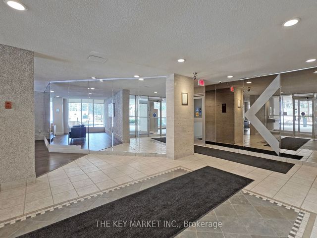 706 - 812 Burnhamthorpe Rd