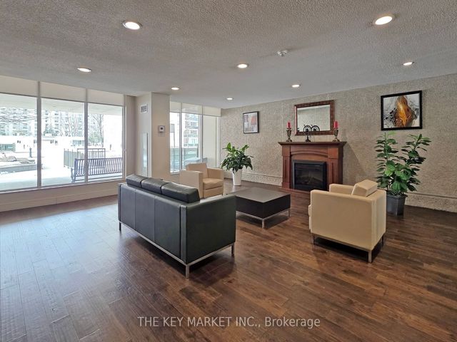 706 - 812 Burnhamthorpe Rd
