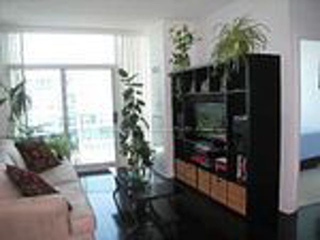 Ph6 - 1910 Lakeshore Blvd W