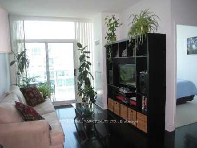 Ph6 - 1910 Lakeshore Blvd W
