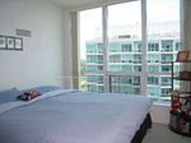 Ph6 - 1910 Lakeshore Blvd W