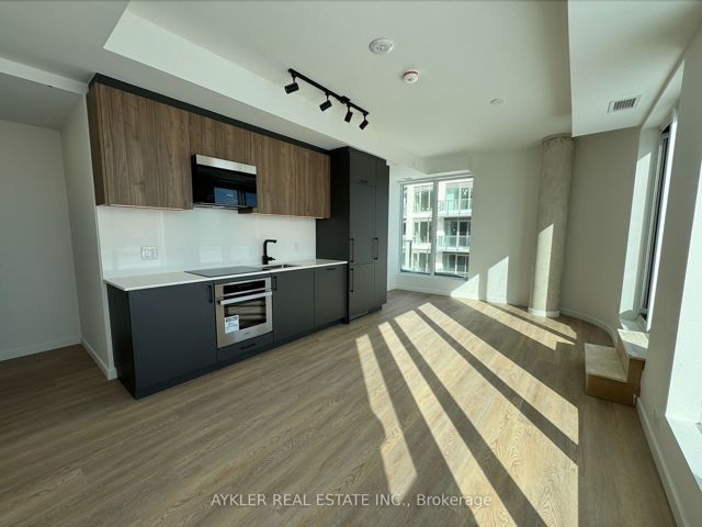 407 - 689 The Queensway