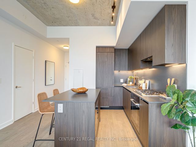 804 - 2720 Dundas St W