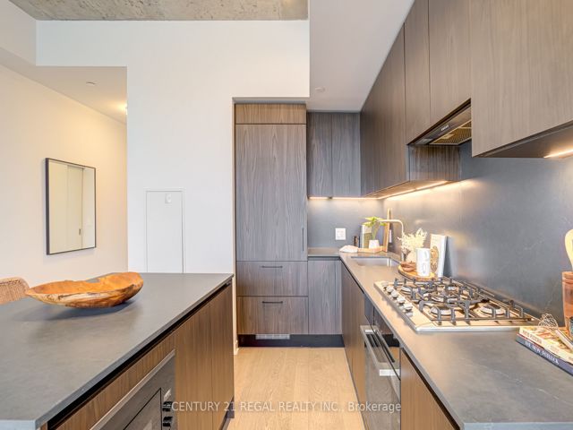 804 - 2720 Dundas St W