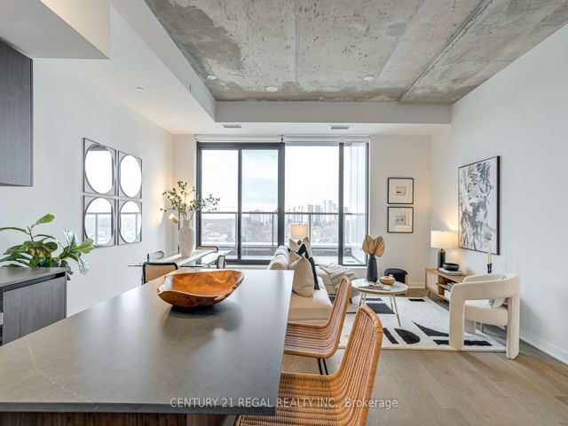 804 - 2720 Dundas St W