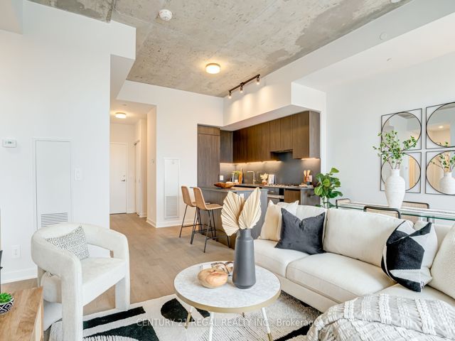 804 - 2720 Dundas St W