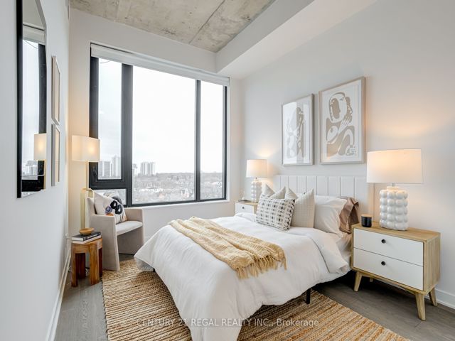 804 - 2720 Dundas St W