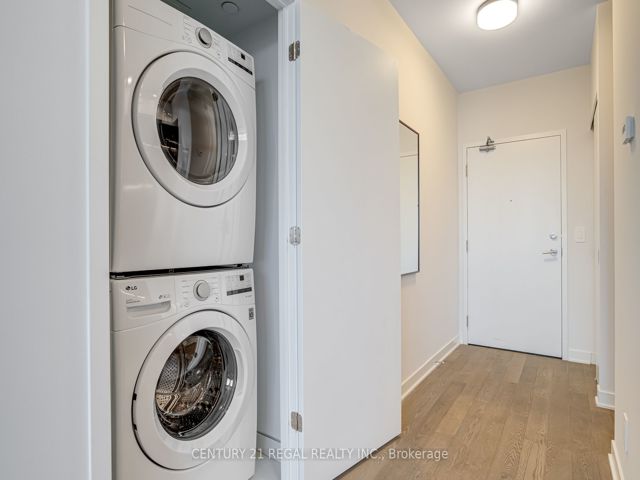 804 - 2720 Dundas St W