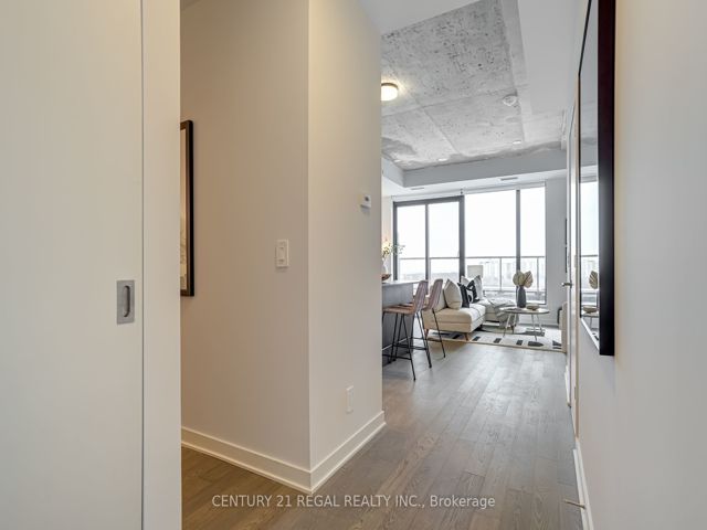 804 - 2720 Dundas St W