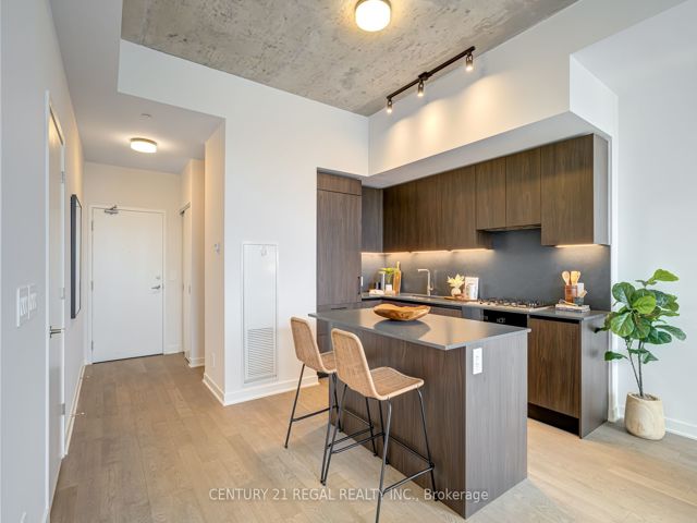 804 - 2720 Dundas St W