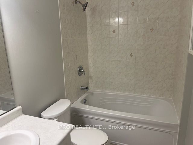 204 - 1530 Weston Rd