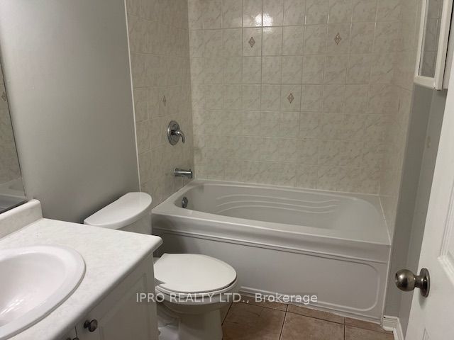 204 - 1530 Weston Rd