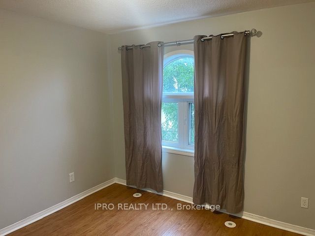 204 - 1530 Weston Rd