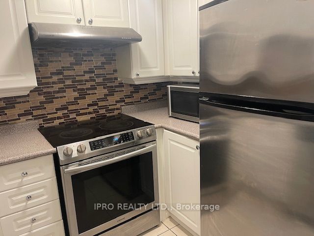 204 - 1530 Weston Rd