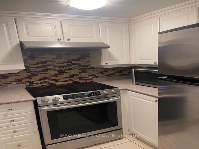 204 - 1530 Weston Rd