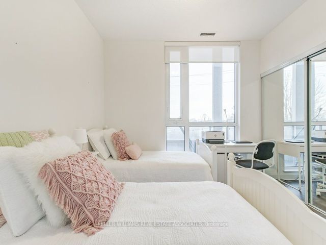 209 - 15 Zorra St