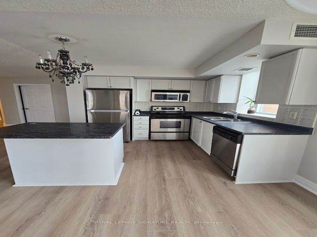 1610 - 5229 Dundas St W