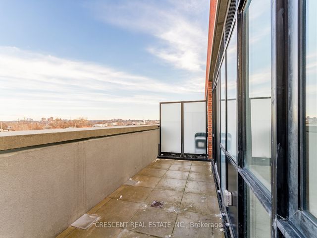 523 - 2300 St Clair Ave W
