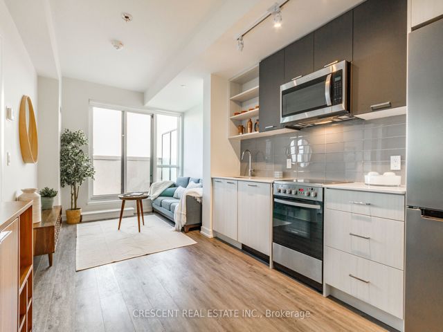 523 - 2300 St Clair Ave W