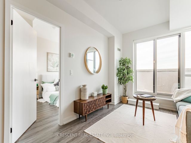 523 - 2300 St Clair Ave W