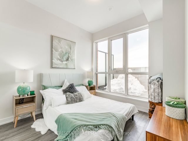 523 - 2300 St Clair Ave W