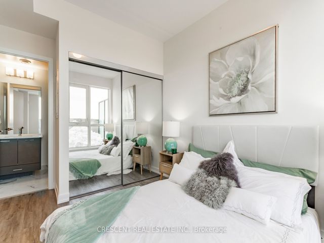 523 - 2300 St Clair Ave W