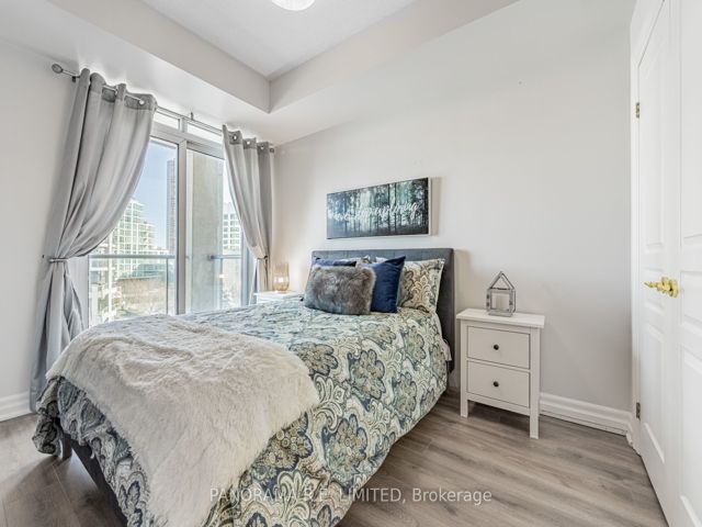 402 - 2087 Lake Shore Blvd W