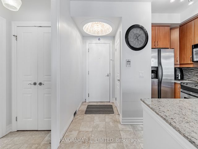 402 - 2087 Lake Shore Blvd W