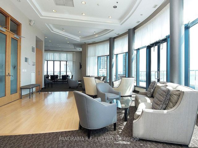 402 - 2087 Lake Shore Blvd W