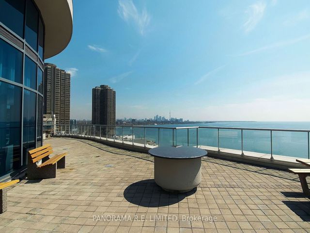 402 - 2087 Lake Shore Blvd W