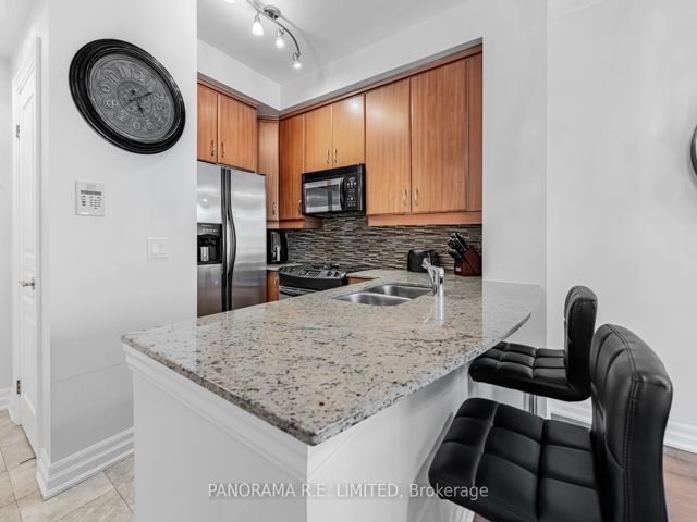 402 - 2087 Lake Shore Blvd W